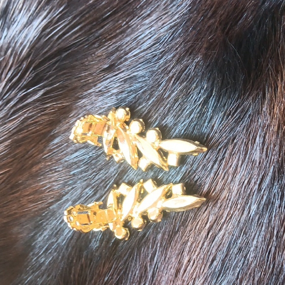 Elegant Green and Blue Gemstone Earrings - Picture 2 of 2